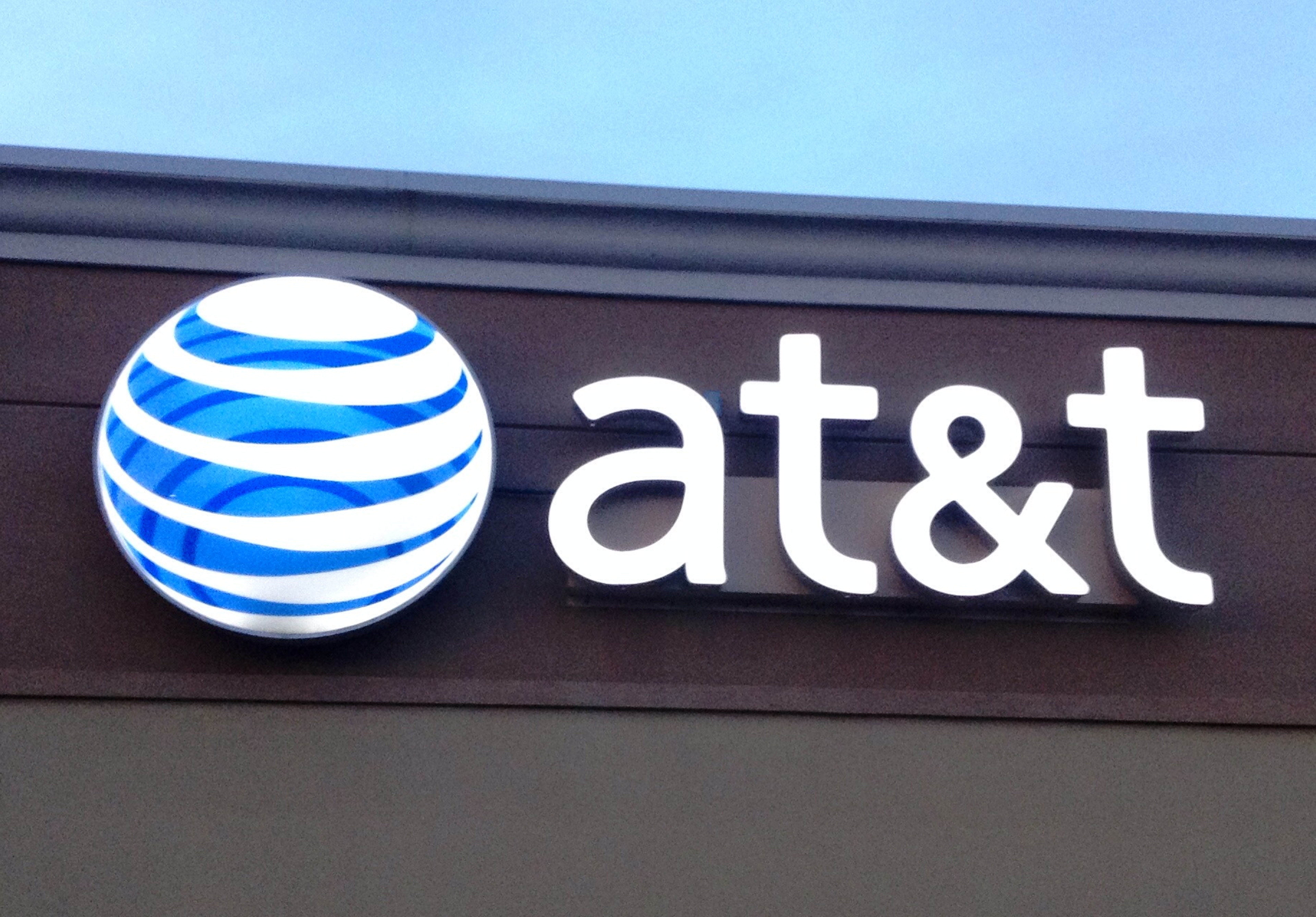 Sell-Side Raises Expectations On AT&amp;T After Earnings Beat, Guidance
