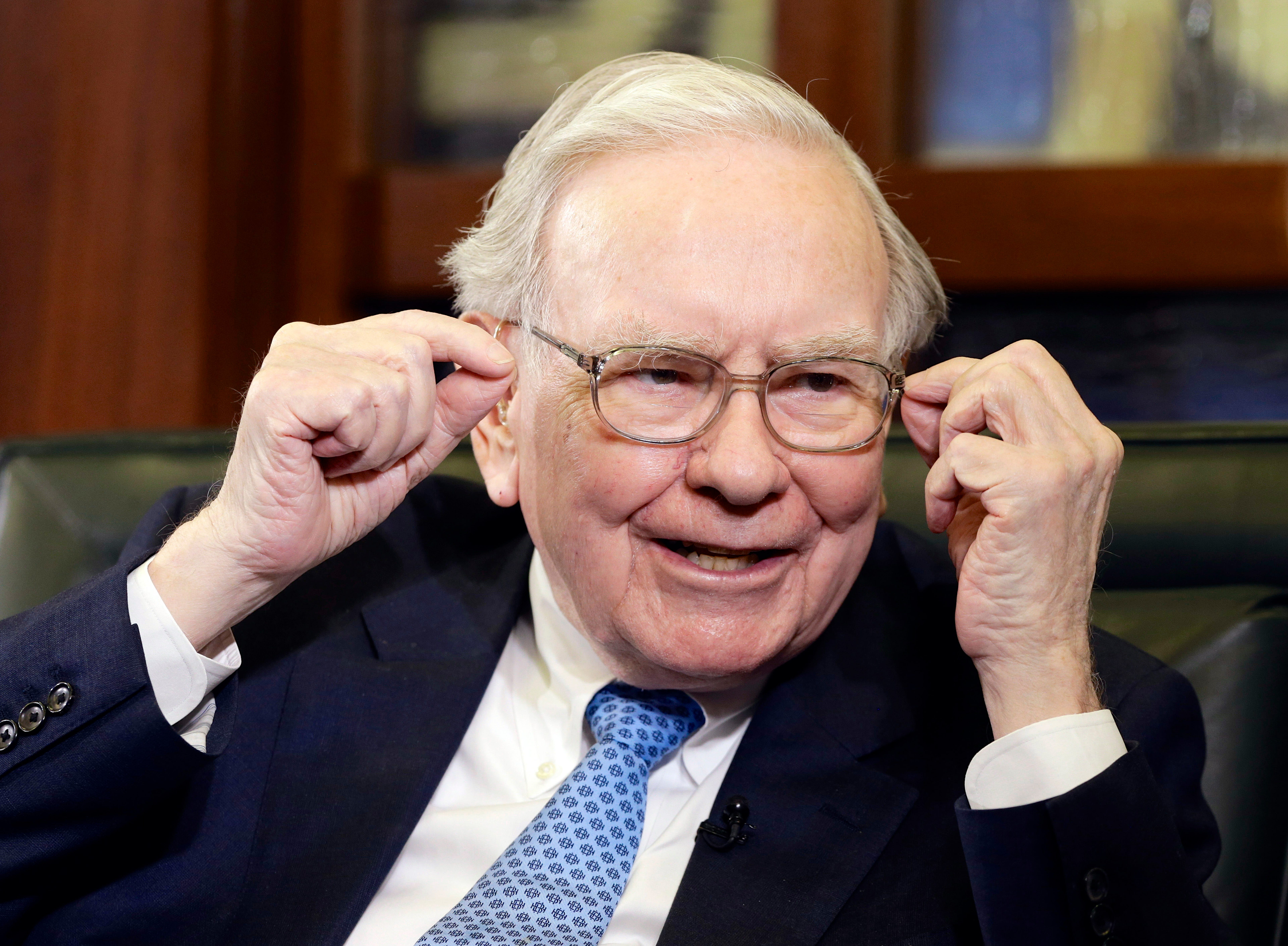 Warren Buffet&#39;s Berkshire Buys 5% Stake Each In Japan&#39;s 5 Largest &#39;Sogo Shosha&#39;