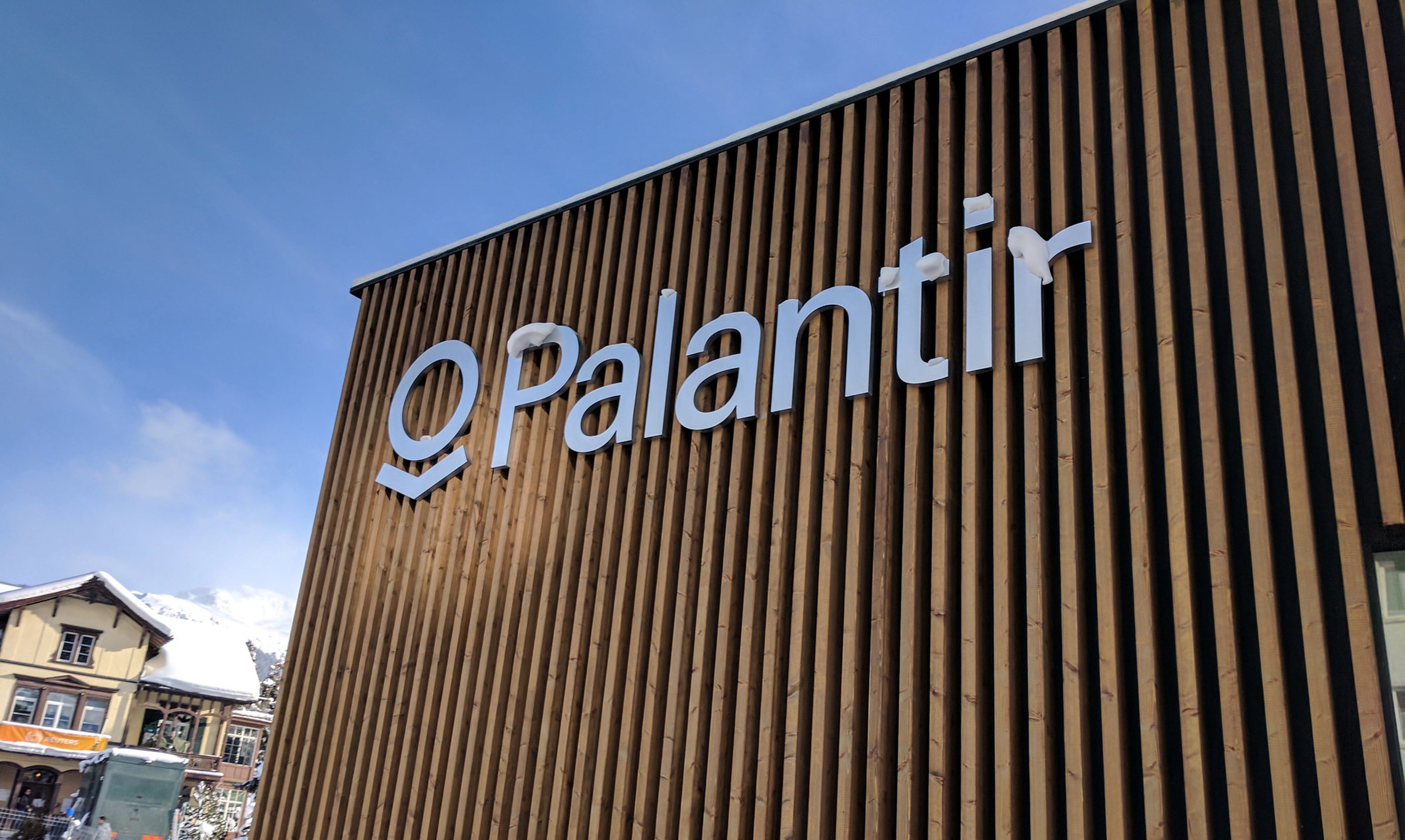 Cathie Wood&#39;s Ark Is Now Completely Out Of Palantir — Selling Over 30 Million Shares In 1 Month