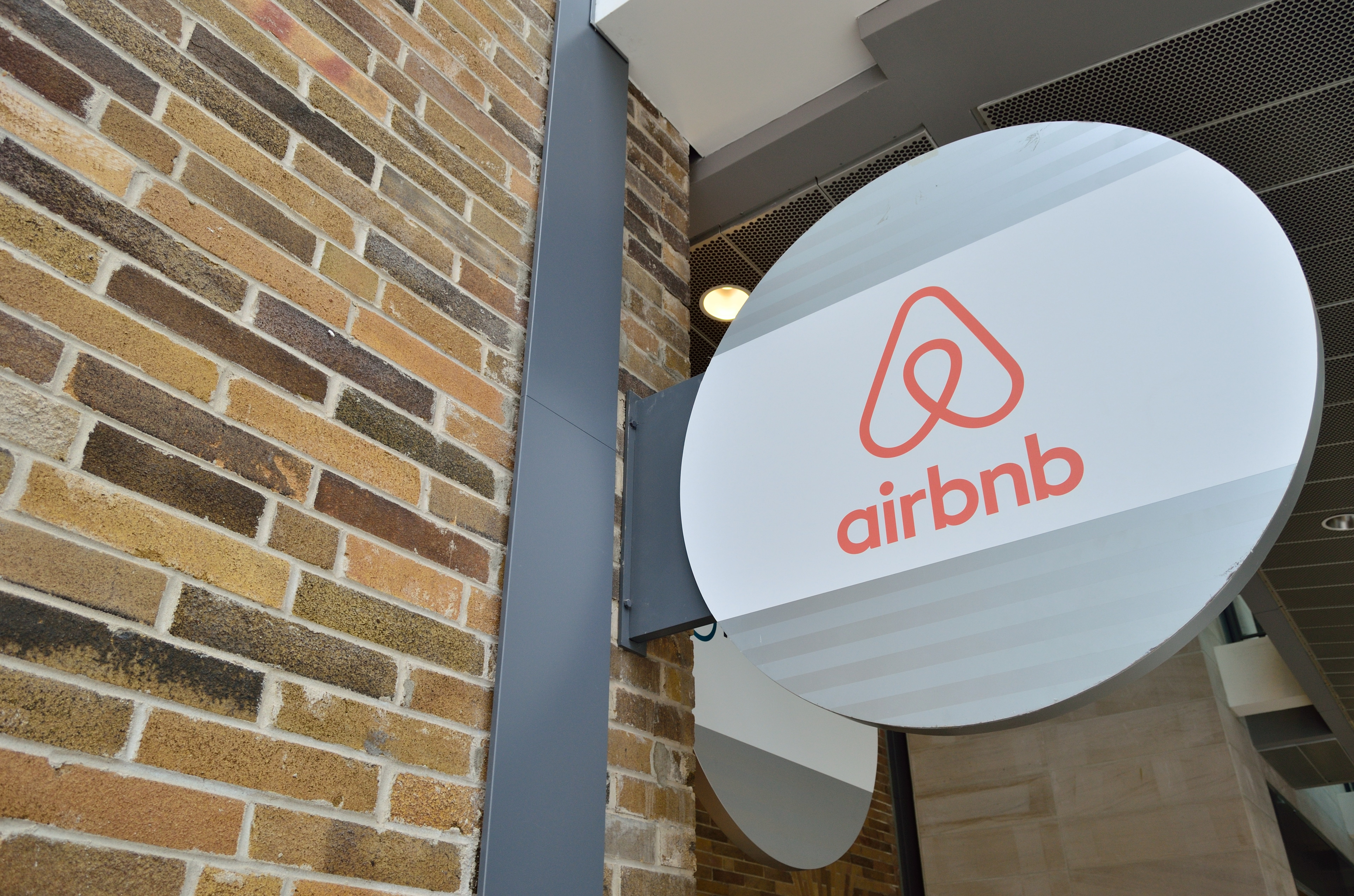 Airbnb Gets $1B Investment From Silver Lake, Sixth Street Partners
