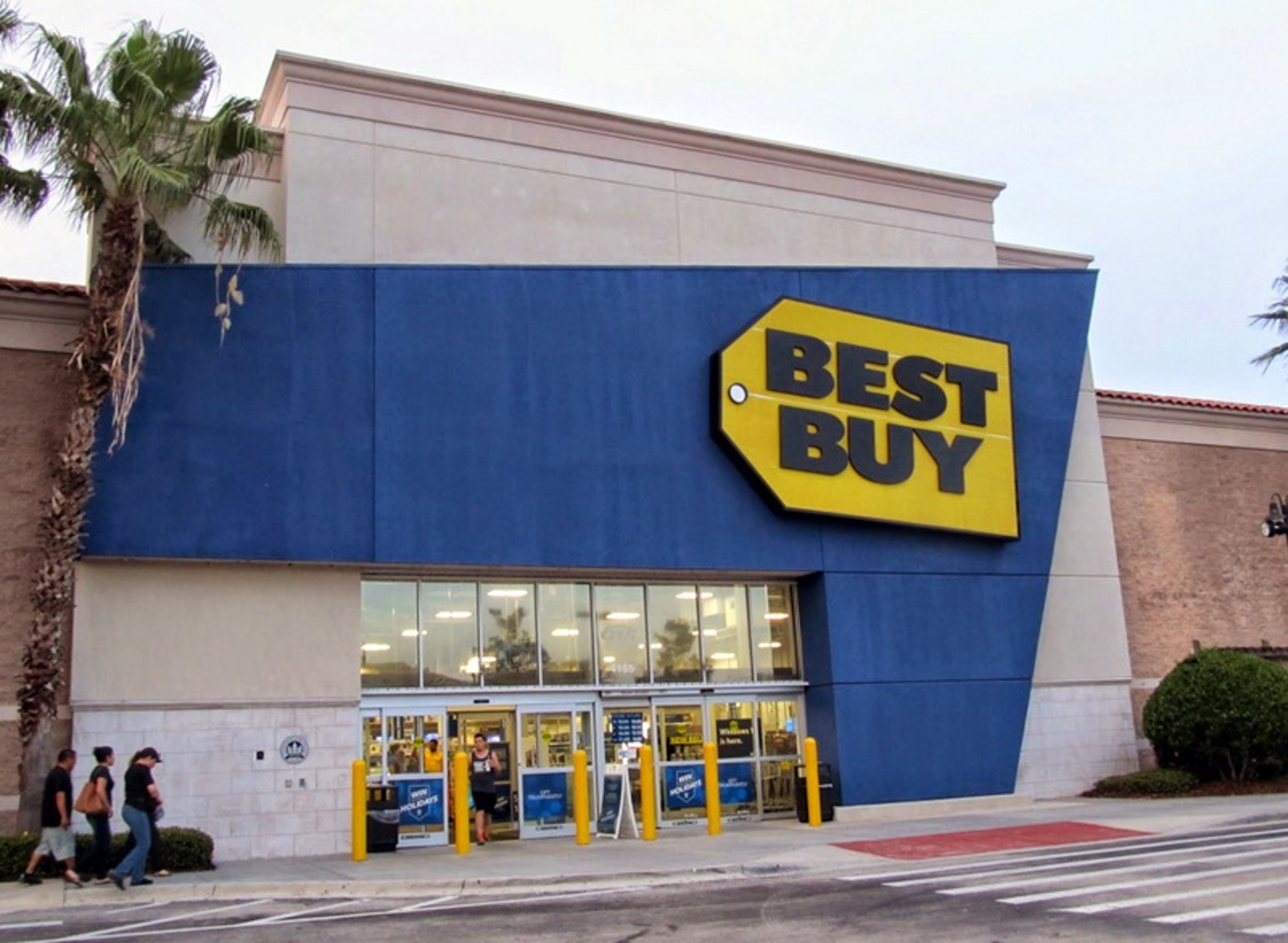 Best Buy Soars On Q3 Earnings Beat, But Tariffs Remain A Concern