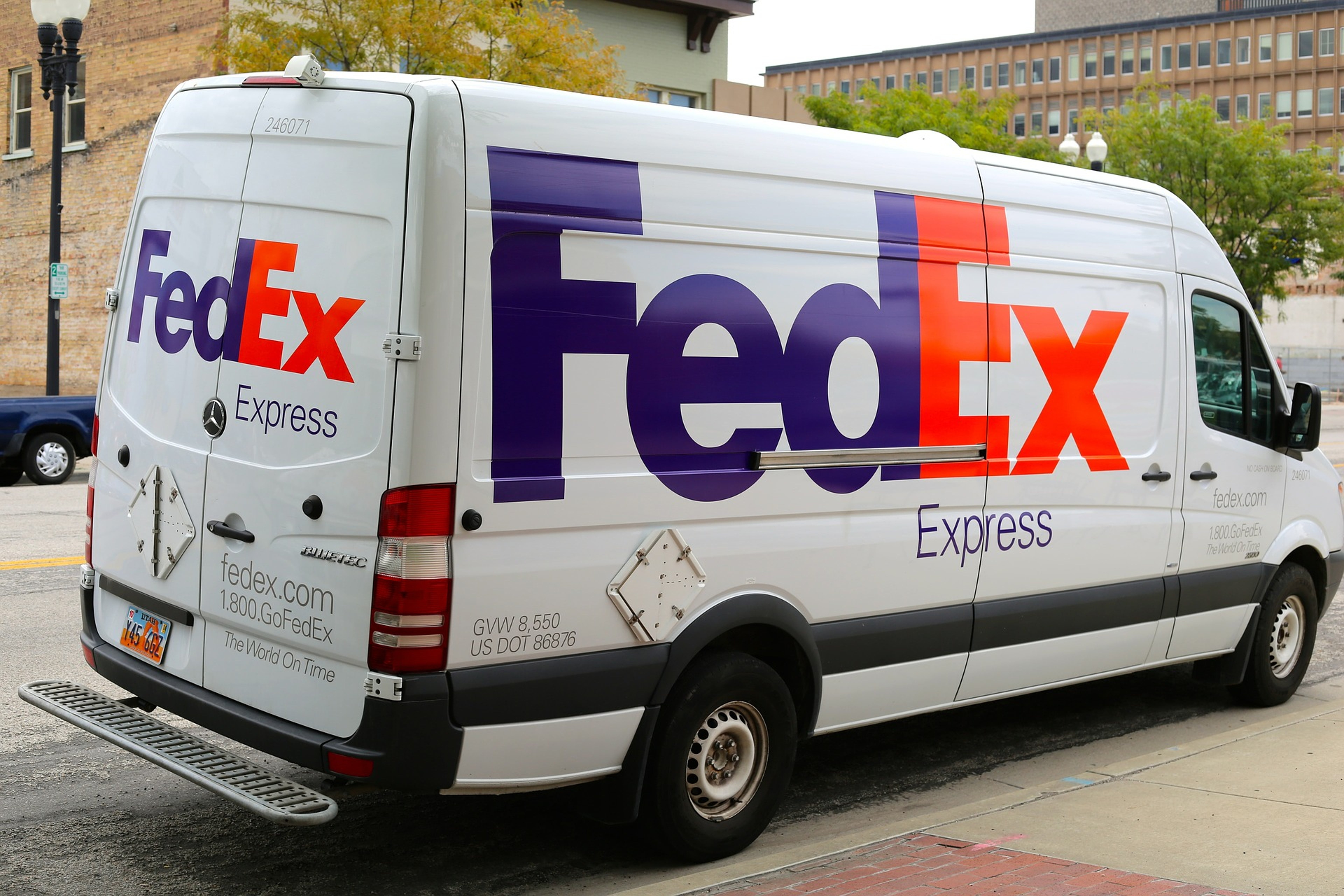 If You Invested $1,000 In FedEx Stock At The IPO, Here&#39;s How Much You&#39;d Have Now