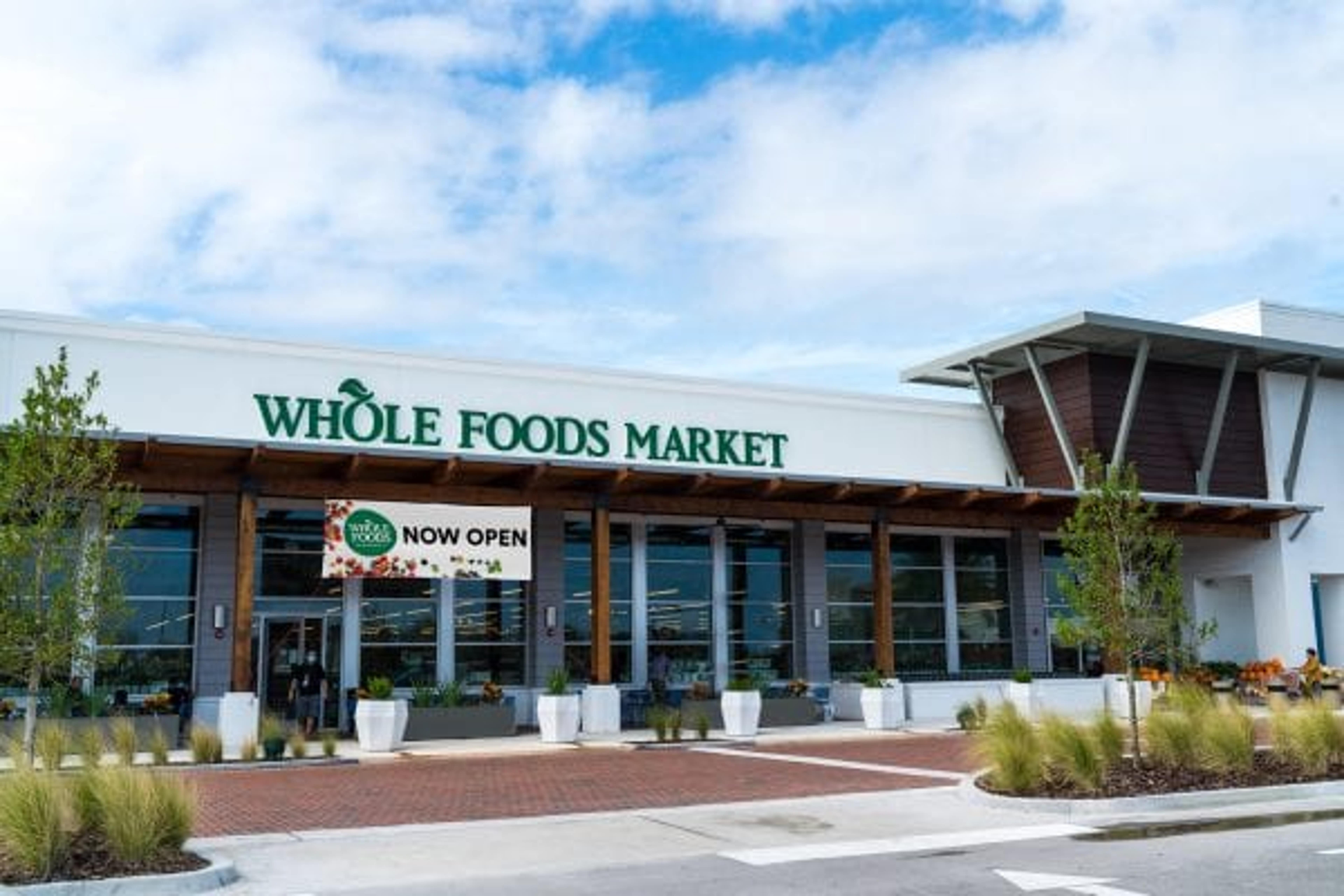 Whole Foods Launches 1-Hour Pickup: How It Compares To Amazon&#39;s Grocery Rivals