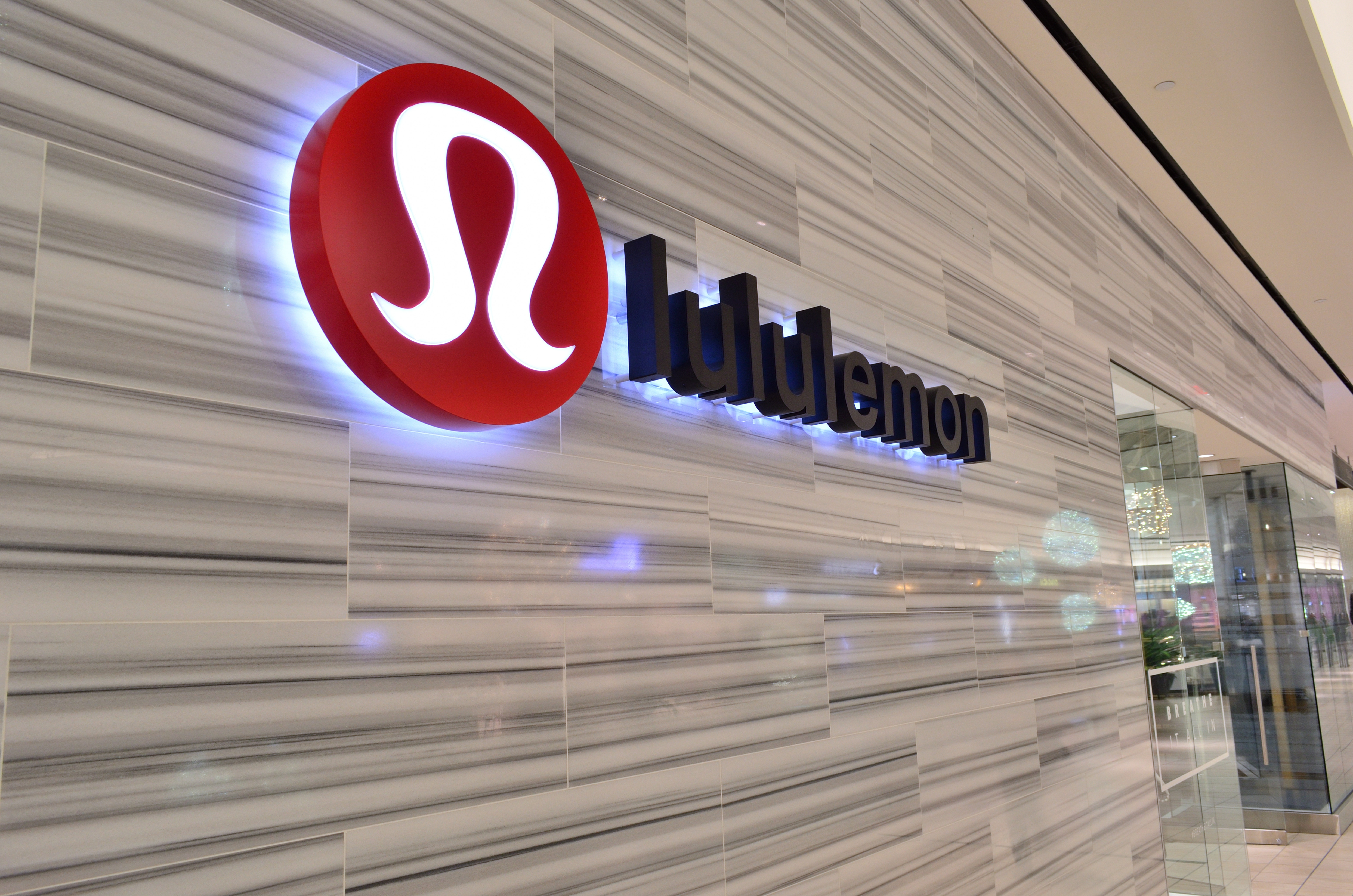 Lululemon Athletica Analysts Size Up Retailer Ahead Of Q2 Report, Talk Mirror Acquisition