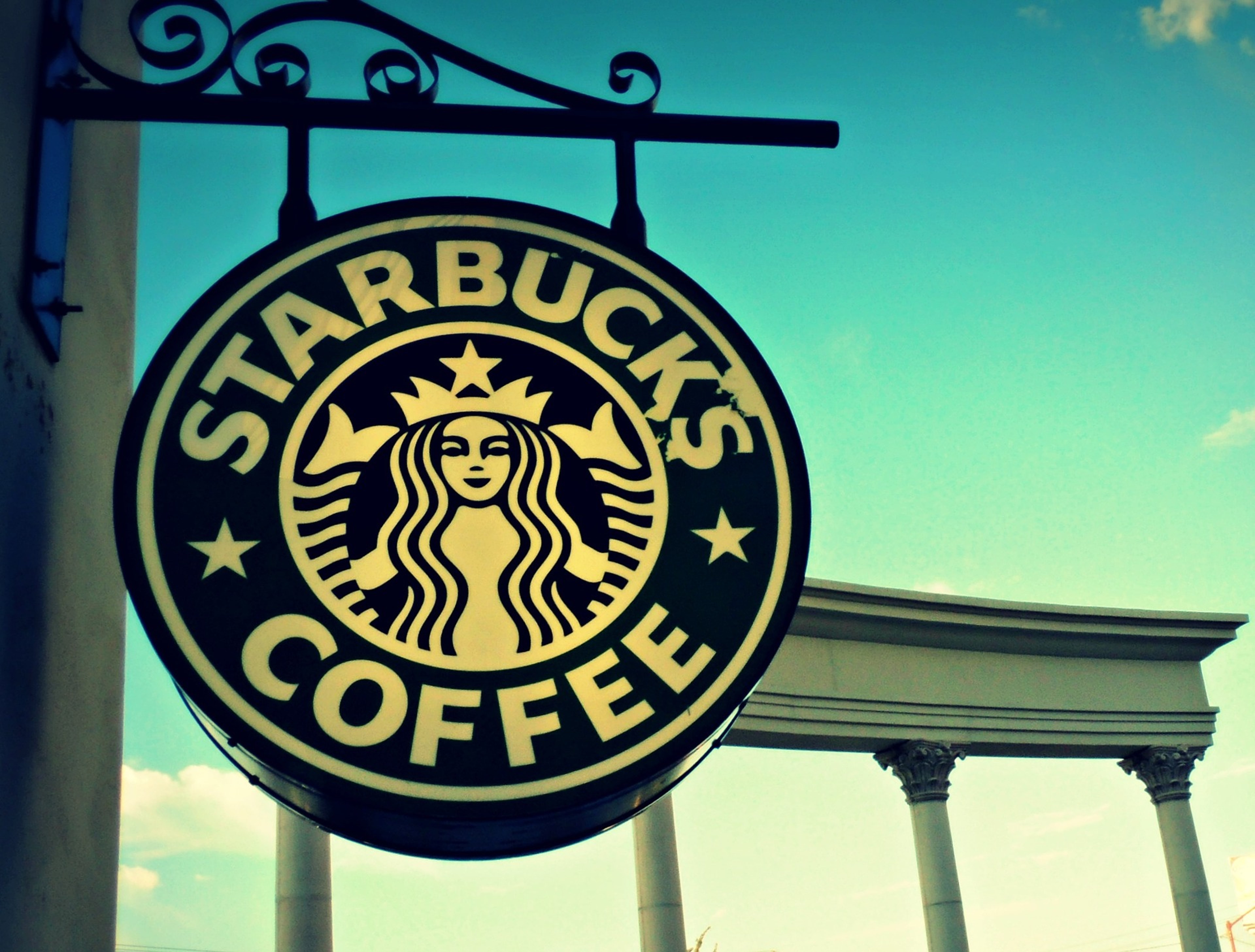 Analysts Drink Up Starbucks&#39; Solid Quarter
