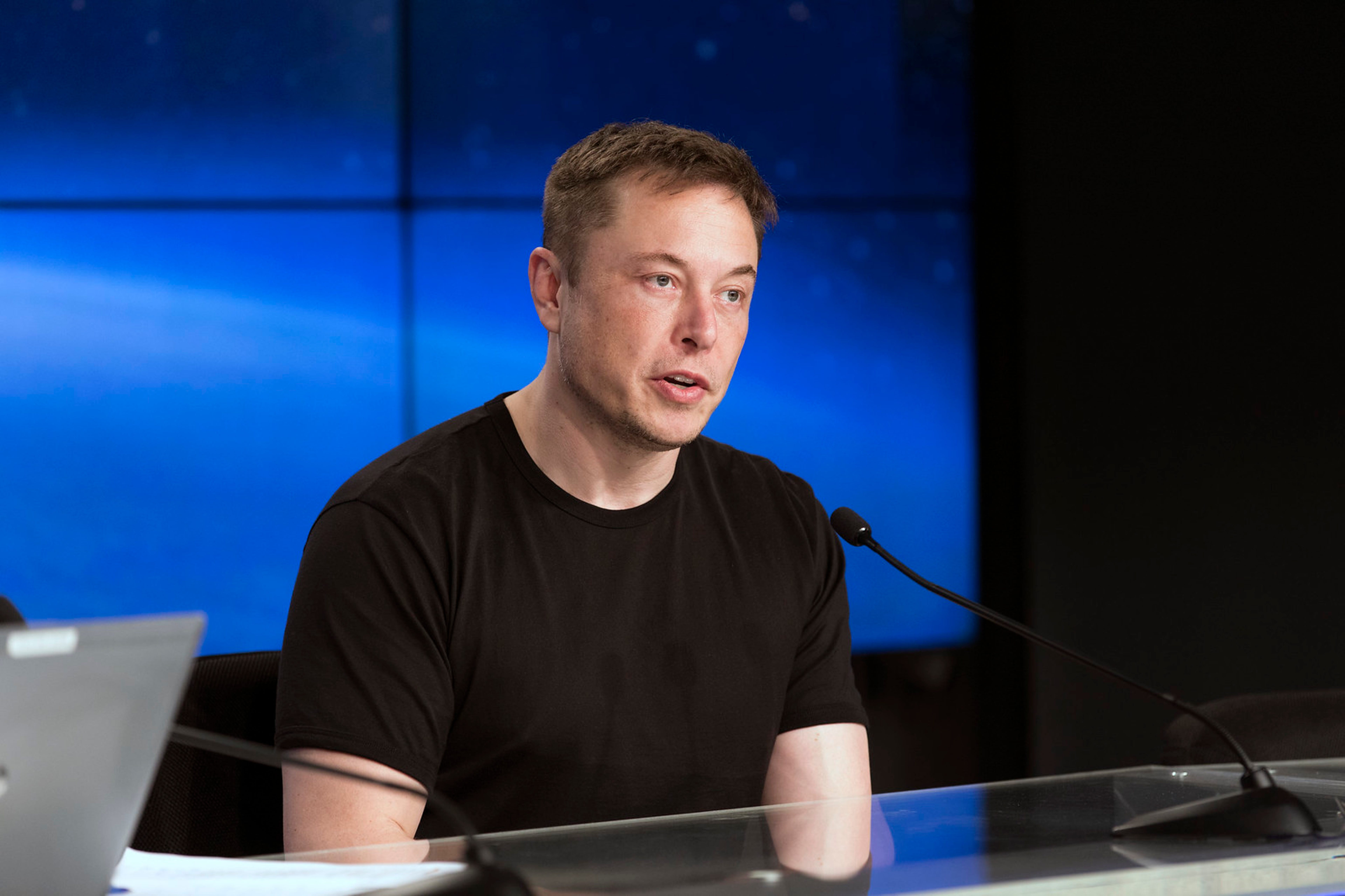 Elon Musk Looks To Tie Up Less Of His Own Wealth Into Twitter Deal: Analyst Sees Tesla Stock Getting A Boost If This Materializes