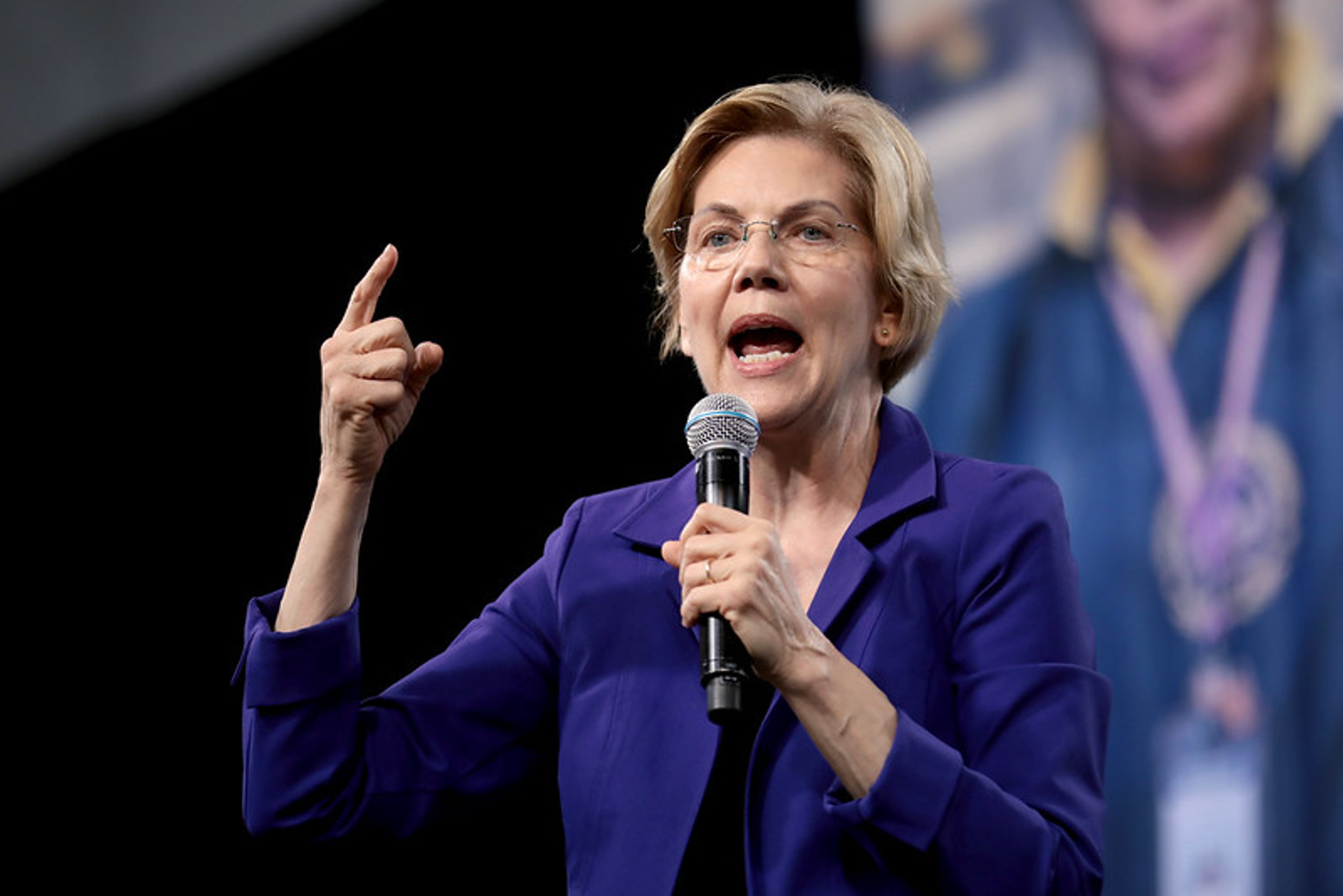 Sen. Elizabeth Warren Questions Fidelity On Crypto 401(k) Product: What You Need To Know
