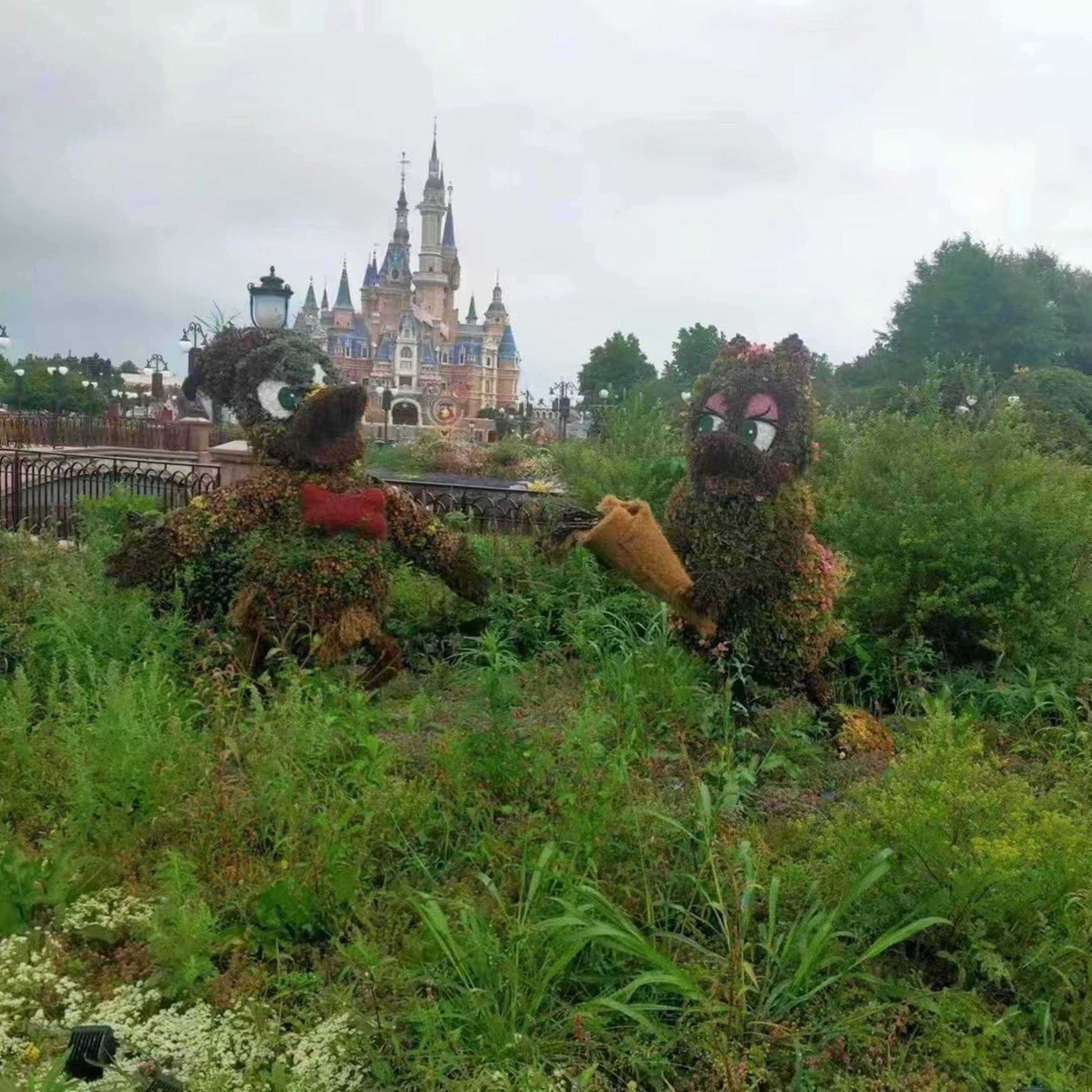 New Photos Show Shanghai Disneyland&#39;s Derelict State After 2 Months Of Closure