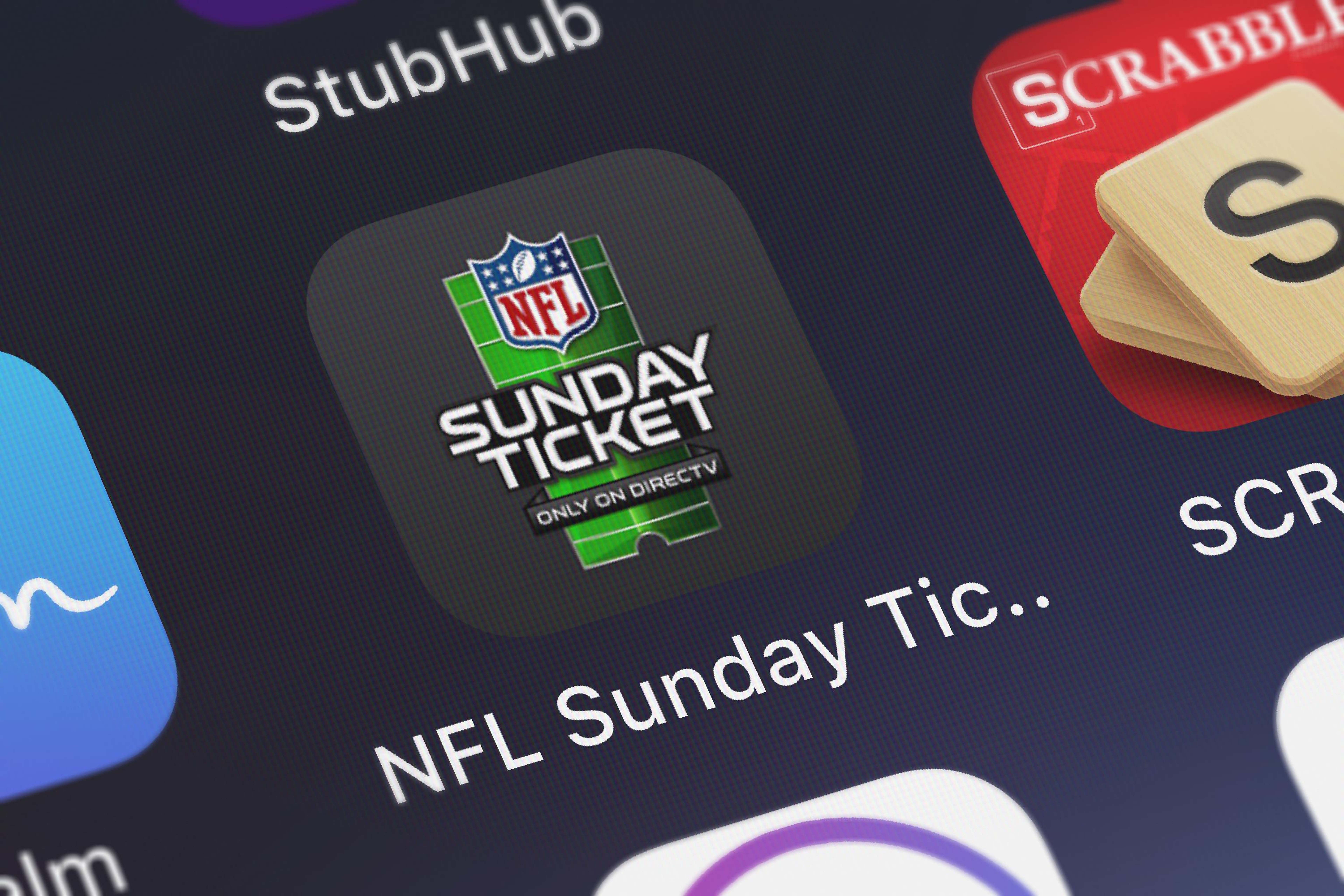 Apple In &#39;Winner&#39;s Circle&#39; For NFL Sunday Ticket Rights Versus Amazon, Says Analyst