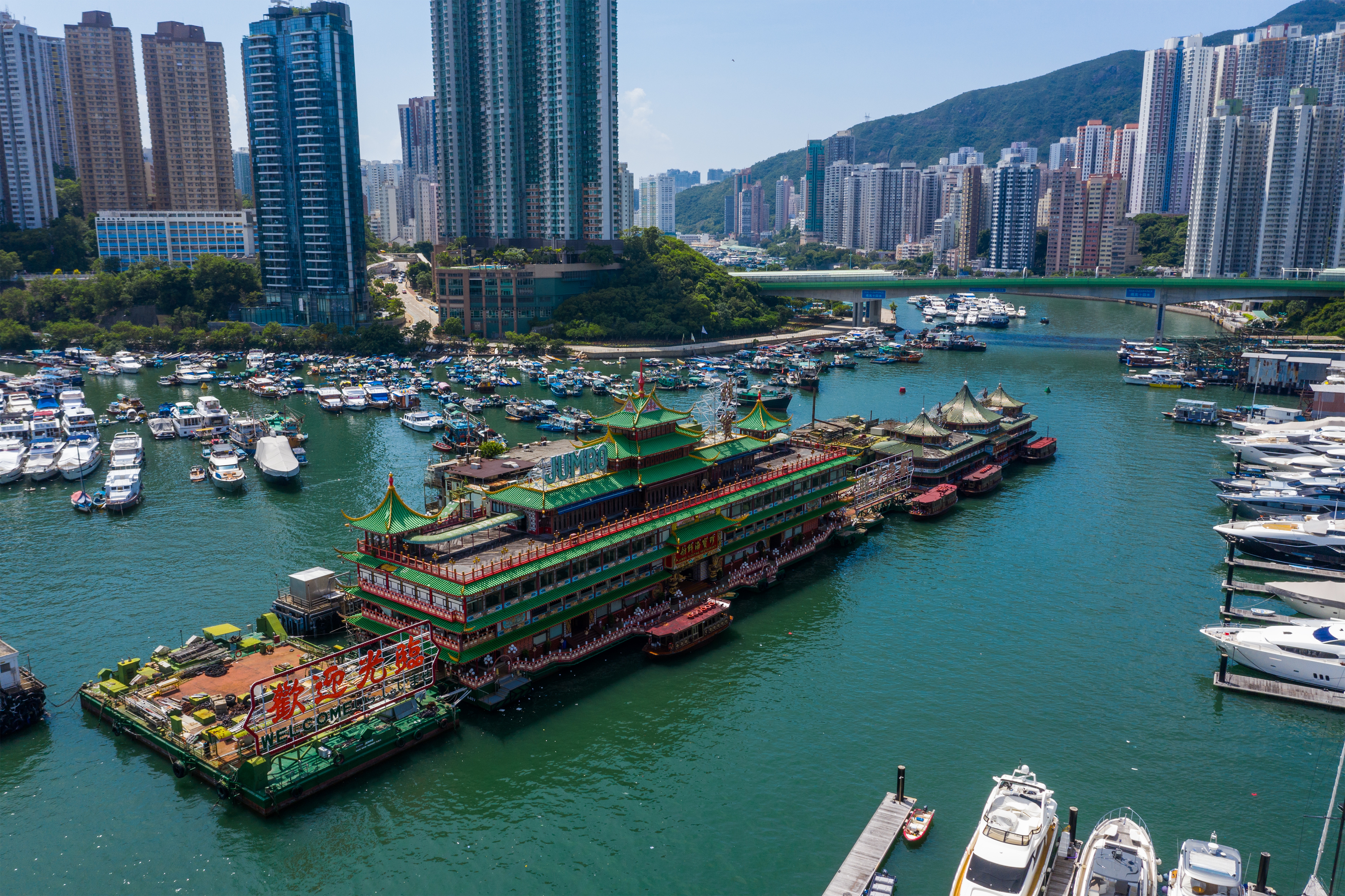 Hong Kong&#39;s Iconic Jumbo Floating Restaurant Sinks In South China Sea