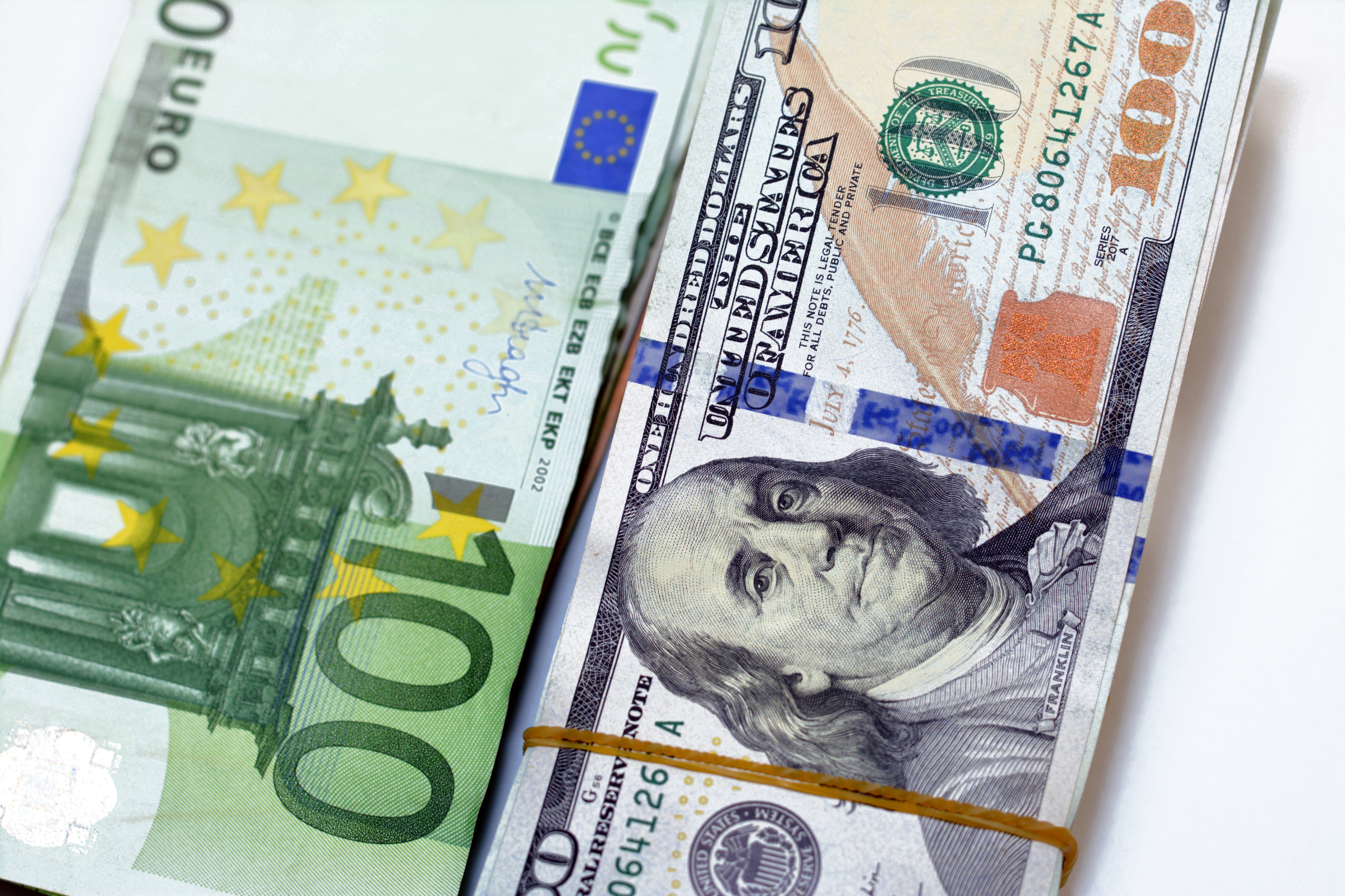 Euro Recovers Partially Against Dollar After 1% Fall: Russia Gas Cut, US Rate Hike Worries Linger
