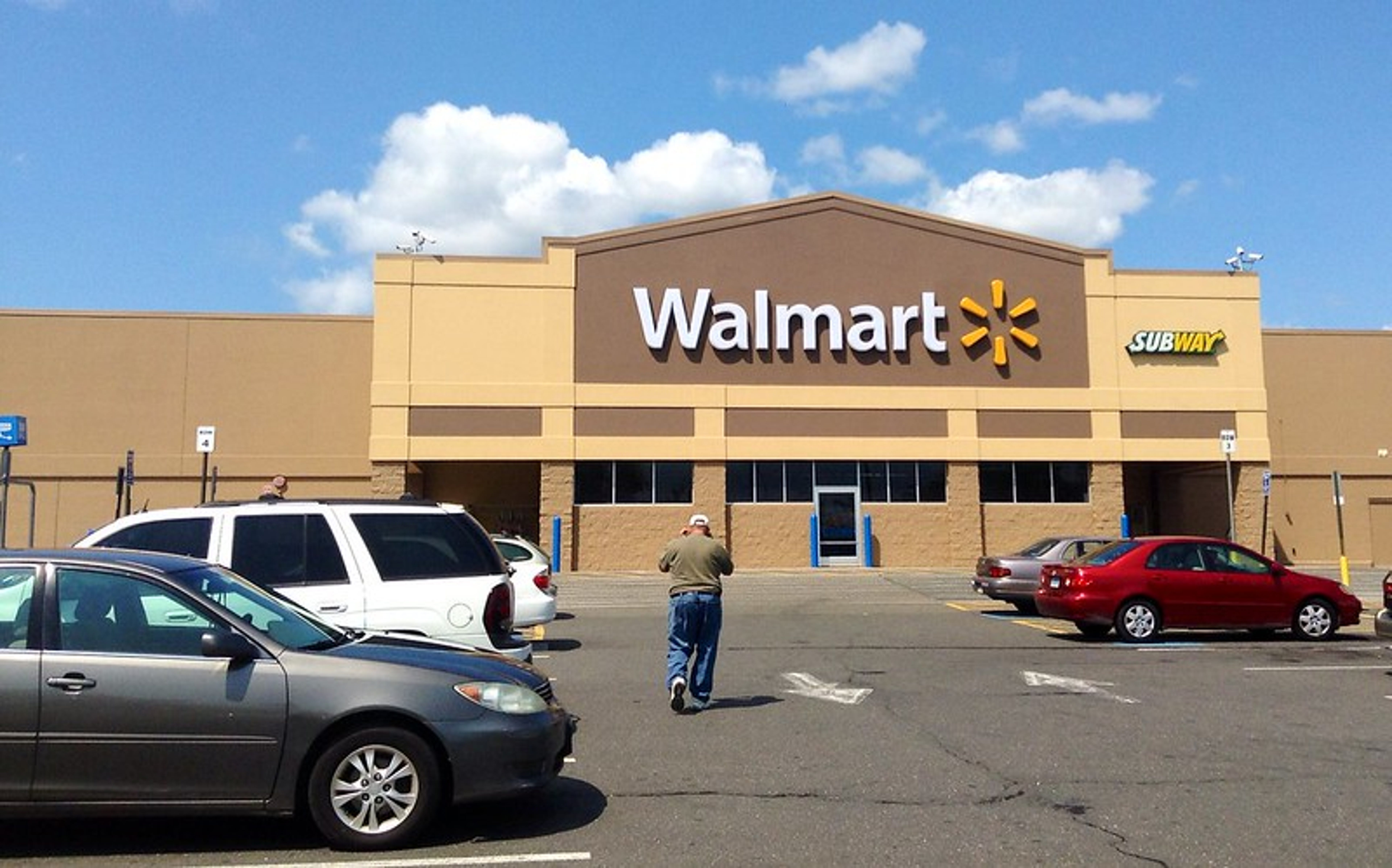 Walmart Issues Profit Warning, But These 6 Analysts Remain Optimistic On The Retail Giant