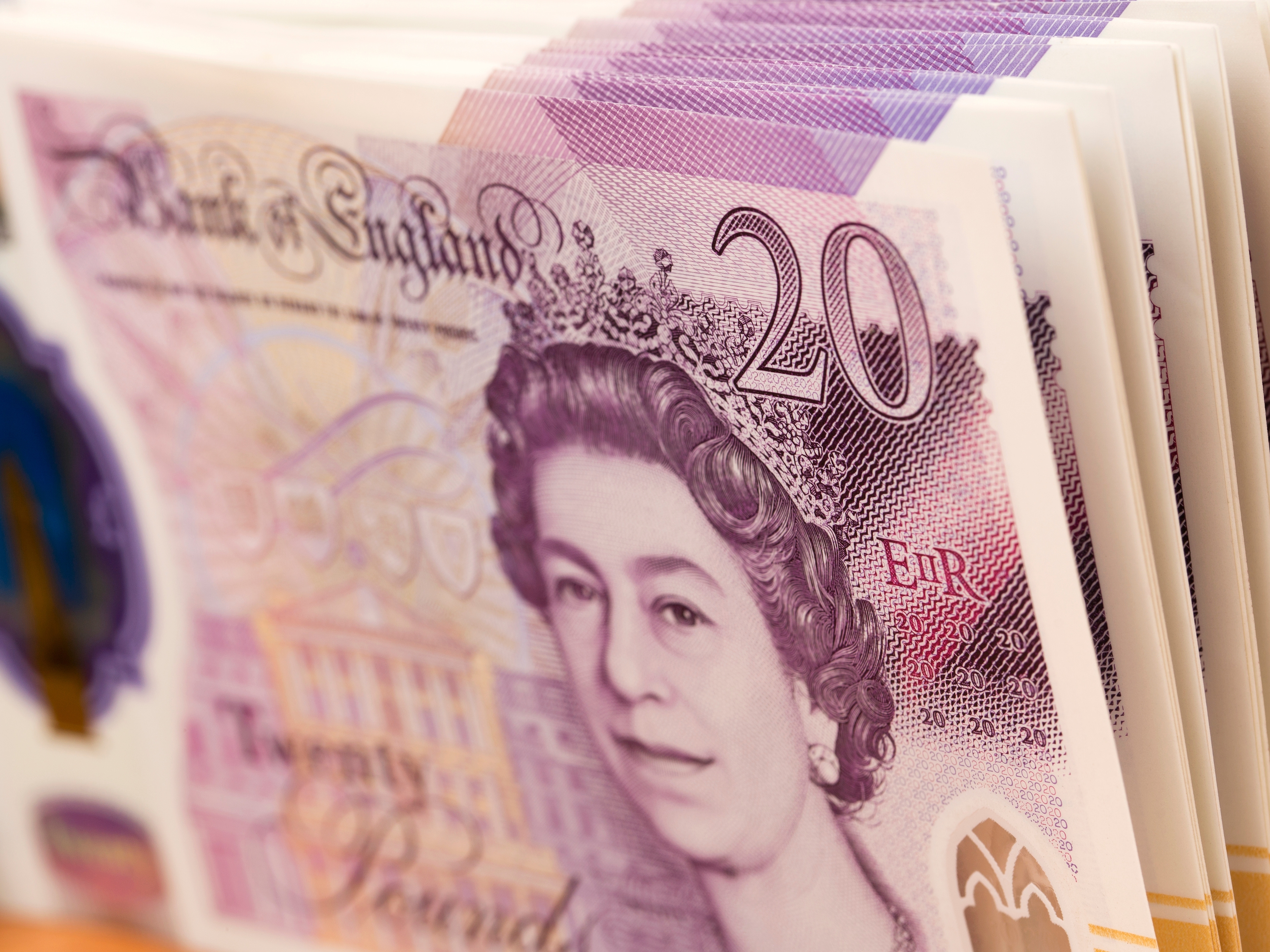 UK Bank Notes With Queen Elizabeth&#39;s Image: Will They Remain Legal Tender?