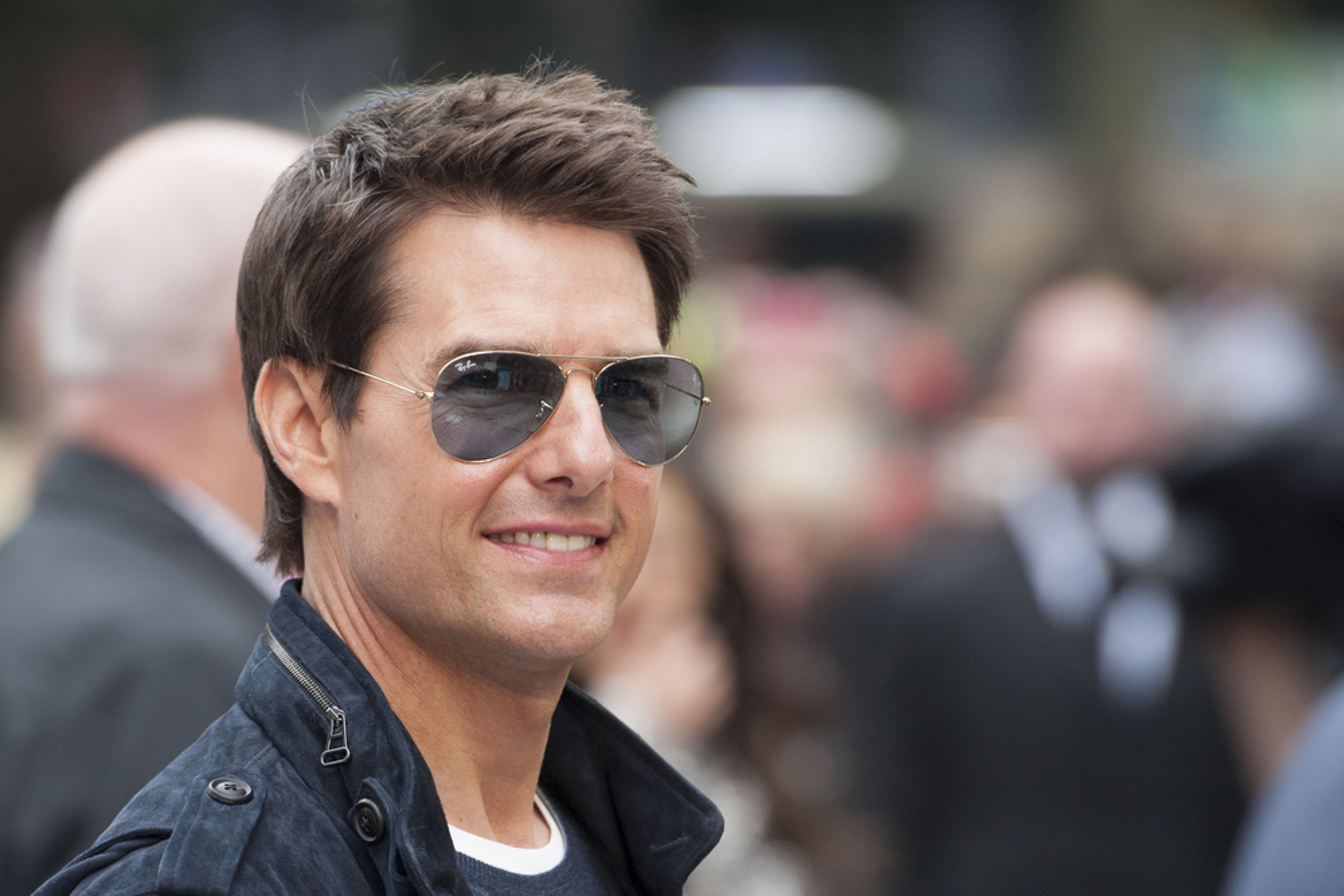 Tom Cruise &#39;Really Hit It Off&#39; With Queen Elizabeth Weeks Before Her Death: &#39;He Was Even Allowed To Fly In By Helicopter&#39;