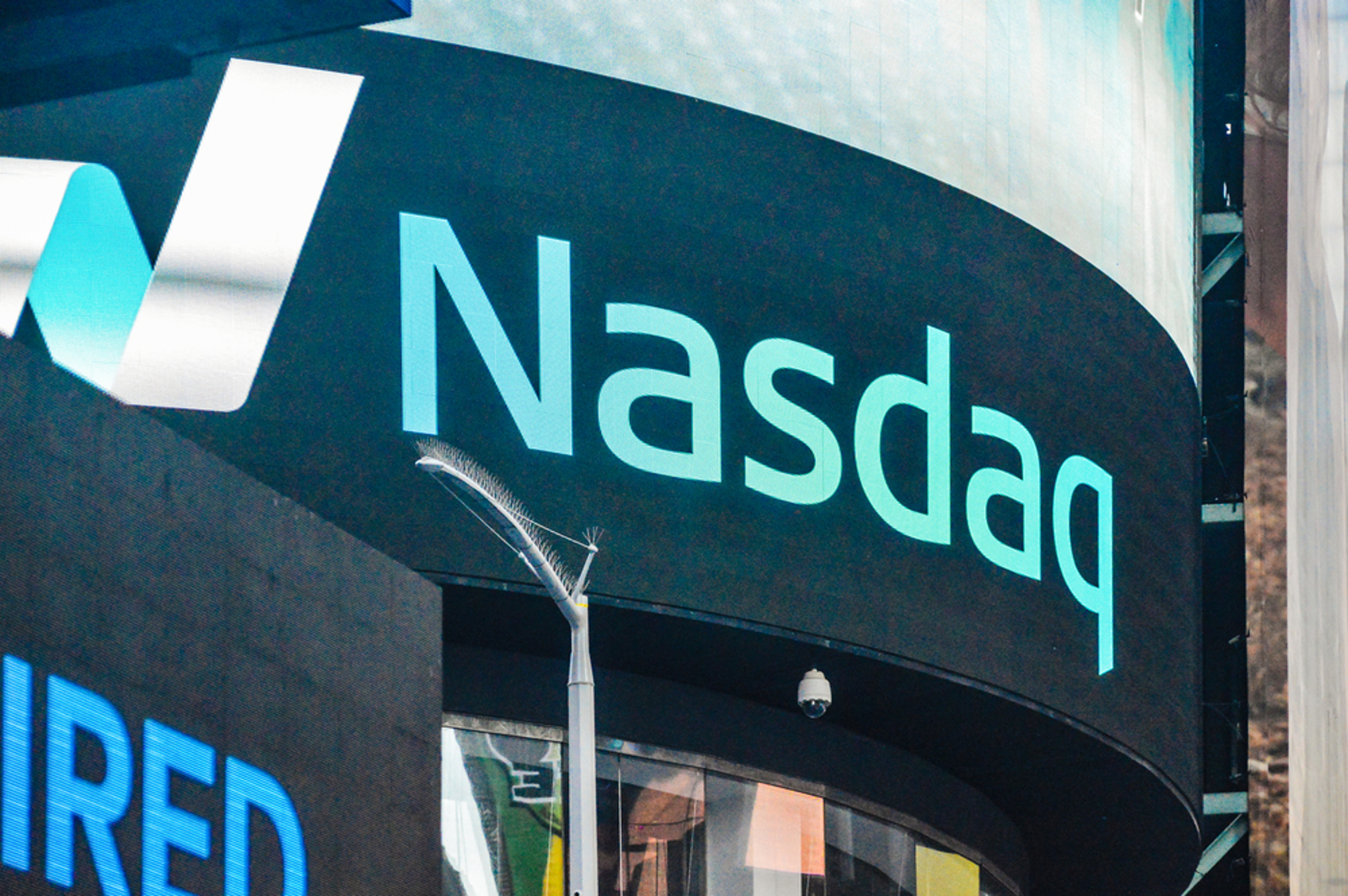 Nasdaq Futures Soar On High Hopes For Budget Deal: Why This Analyst Sees More Gains For Rest Of Year