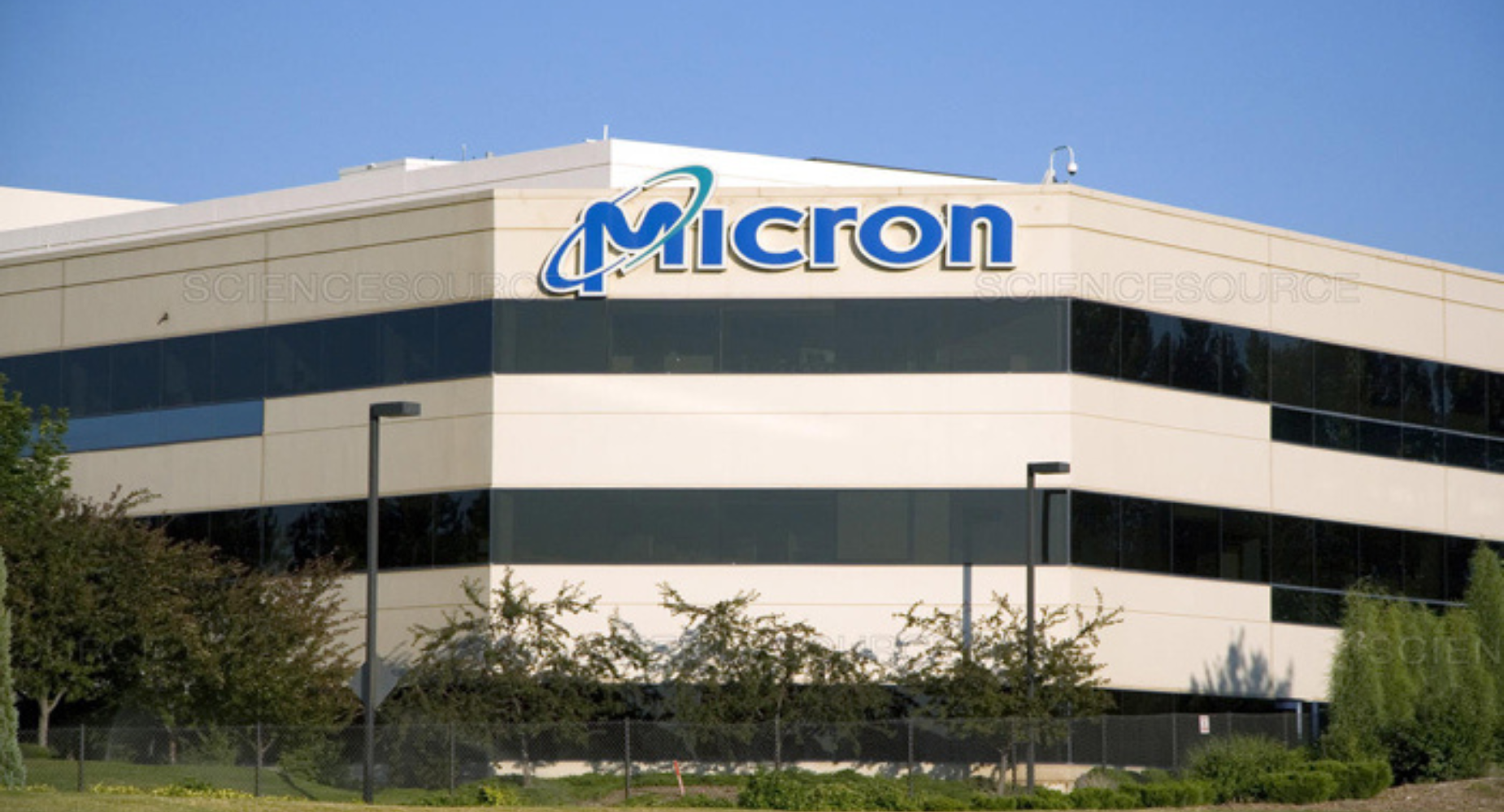 Tailwinds Ahead for Micron: Analysts Gauge the Impact of DRAM Inventory, Samsung&#39;s Supply Cuts, and SSD Pricing Dynamics