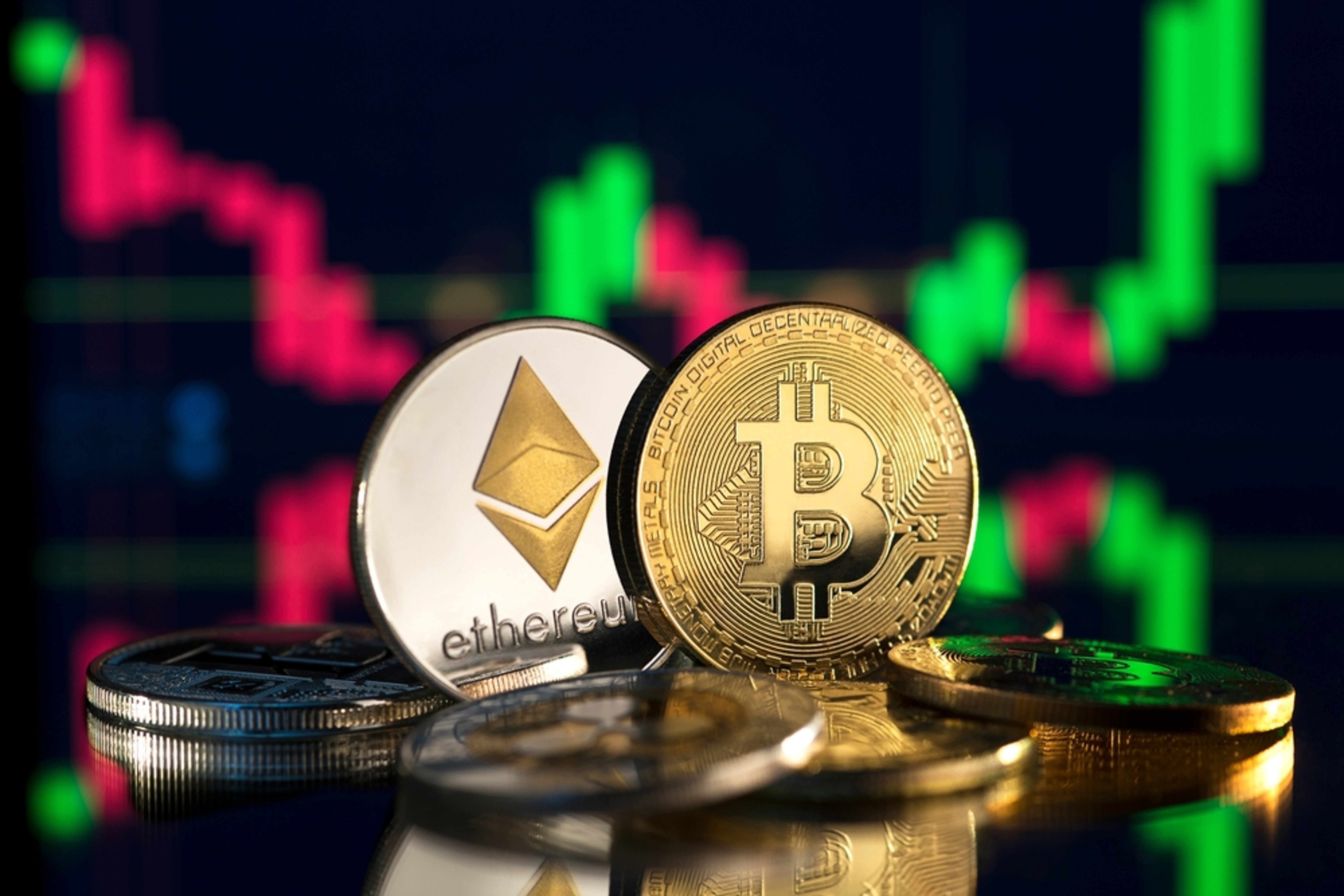 Bitcoin, Ethereum, Dogecoin Fall As Debt-Deal Rally Fizzles Out: Analyst Who Called 2021 Bottom Sees Possible &#39;Moon Time&#39; For Apex Crypto