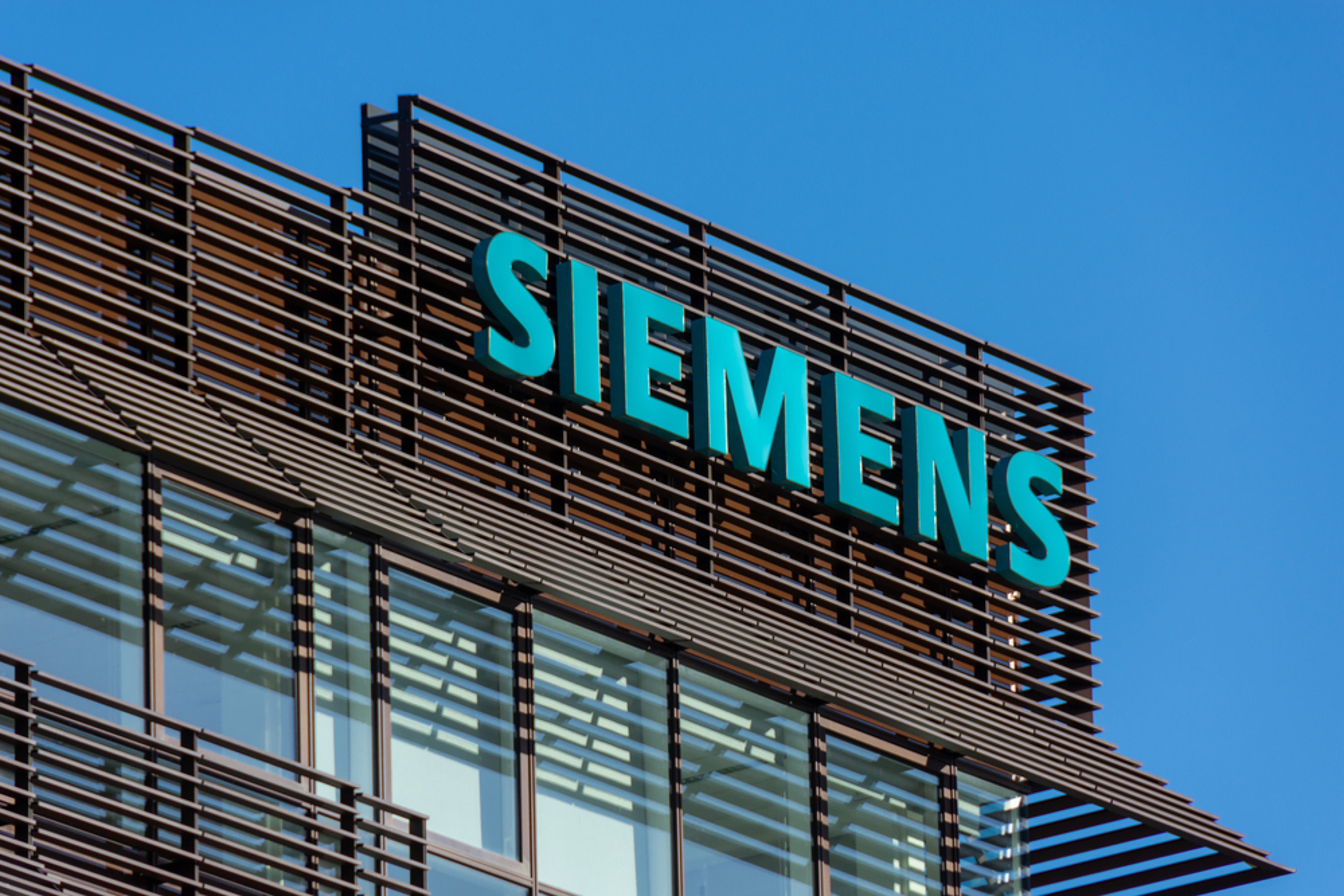 IT Major&#39;s Shares Gain On Cloud Deal With Siemens, Analyst Upgrade