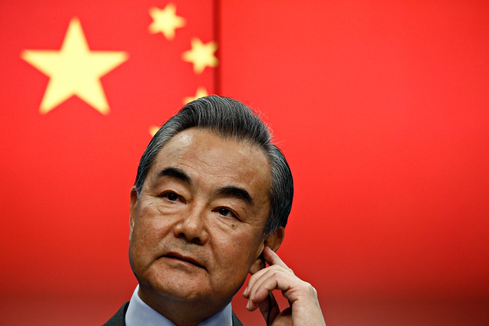Wang Yi ritorna agli esteri a un mese dalla scomparsa del suo predecessore