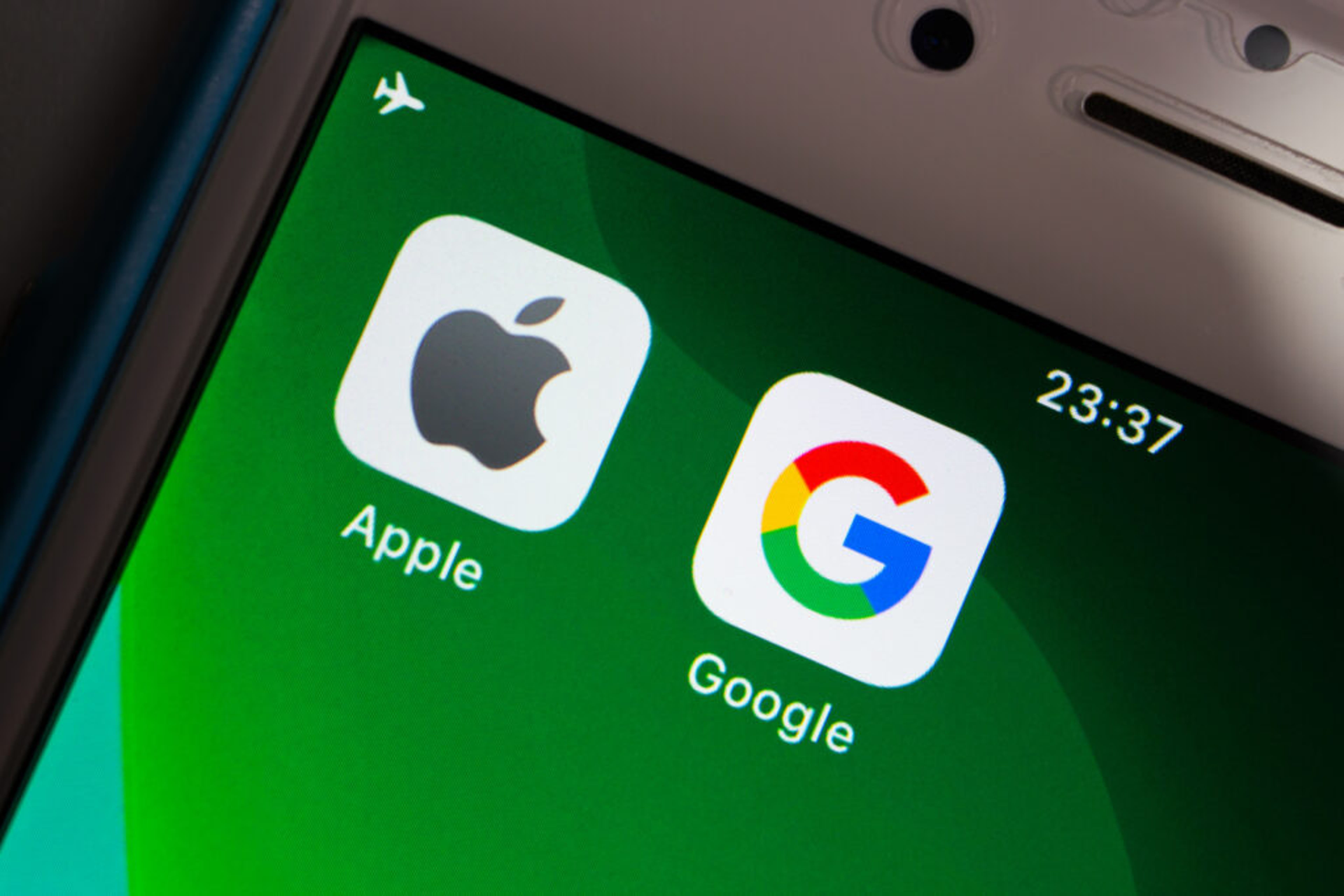 Apple Defends Its $19B Google Search Deal Even As It Laments Its Privacy Policies