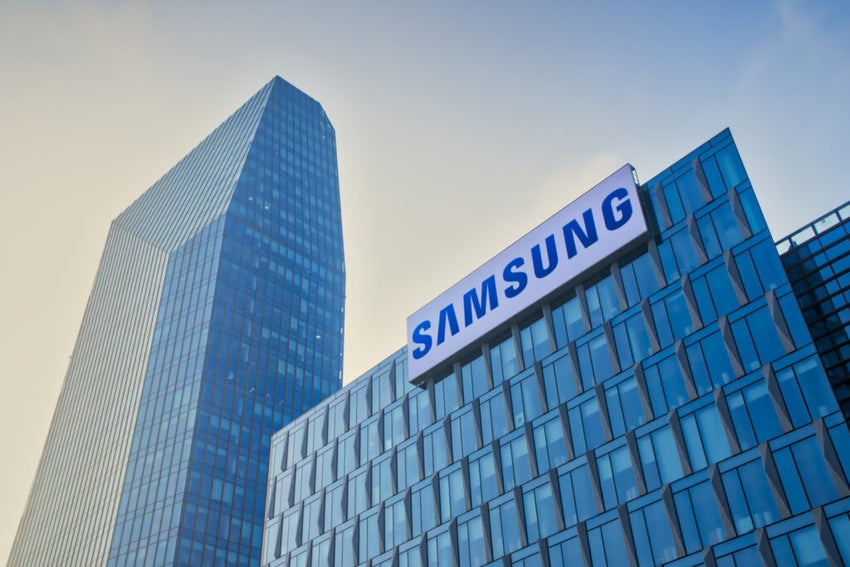 Milan,,Italy,-,February,18,,2017:,Samsung,Sign,On,Headquarters