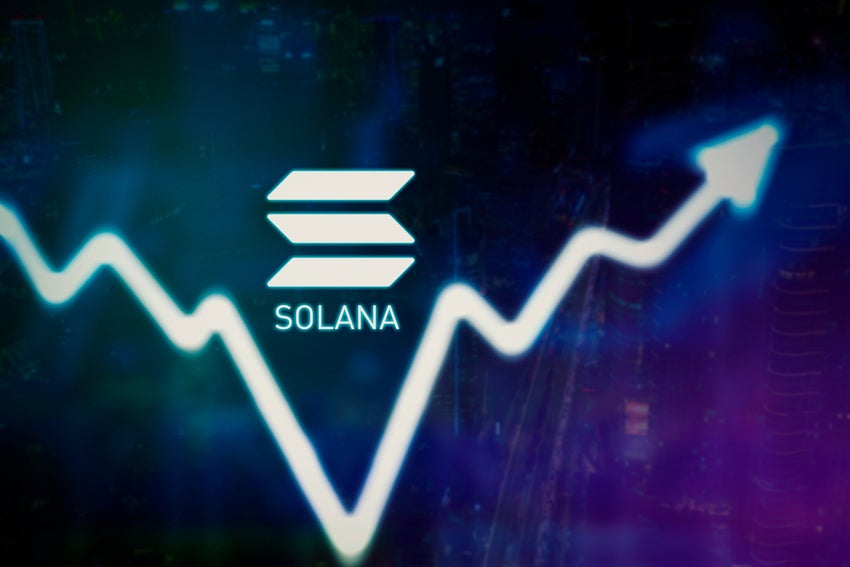 Close,Up,Of,Upward,Arrow,And,Solana,Symbol,With,Virtual