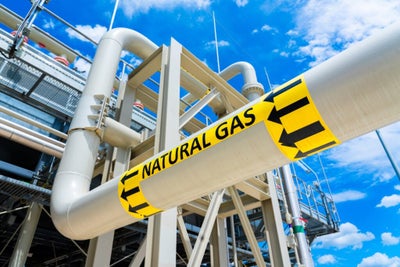 Natural,Gas,Pipeline,With,High,Pressure,And,Direction,Sign,At