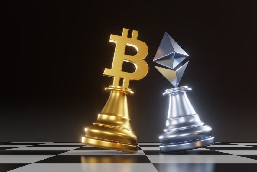 Chess,Pawns,Of,Bitcoin,And,Ethereum,Are,On,The,Classic