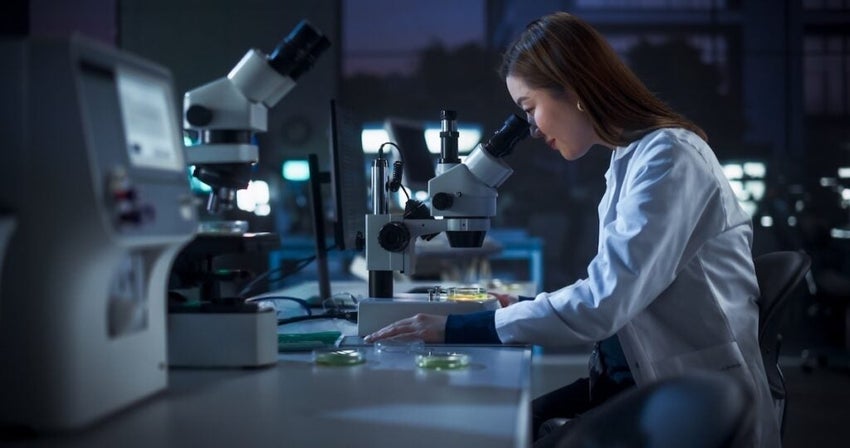 Genetic,Research,Scientist,Using,Microscope,In,An,Applied,Science,Laboratory