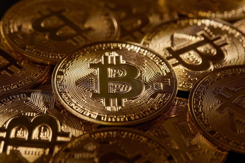 Golden,Ray,Of,Light,Illuminate,A,Bitcoin,,The,Money,Of