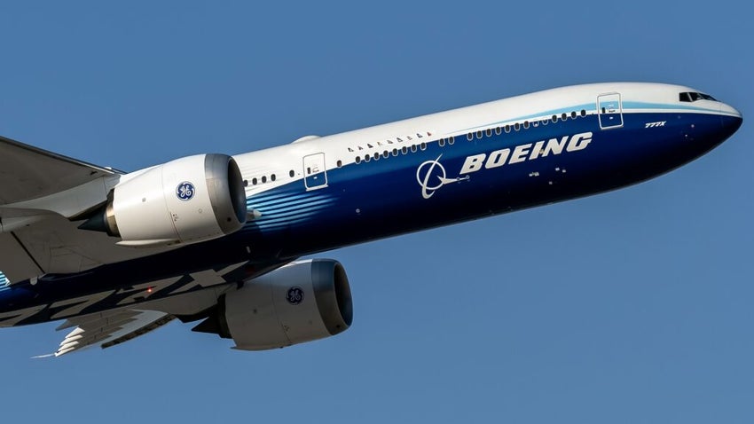 Boeing 777X variant with variable wingtip in flight