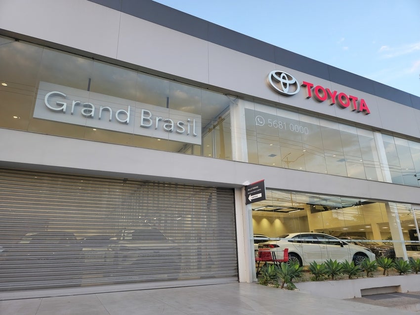 Facade of the Toyota Grand Brasil dealership in São Paulo