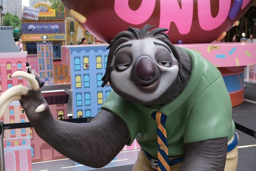 zootopia flash statue at "Zootopia Summer Fest" pop-up